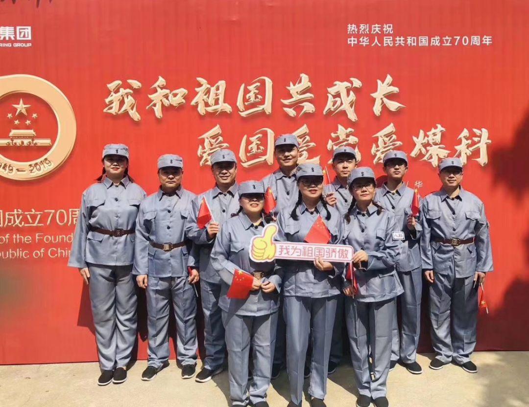 萌娃不愿穿衣，妈妈带其光上身出门，怎样看待这位妈妈的做法呢？游戏画面